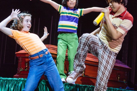 [Review] Fun Home – An uncontrived staging of a coming-out story