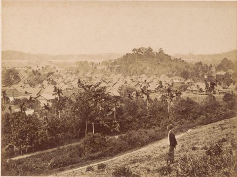 Seekor Singa, Seorang Putera, dan Sebingkai Cermin: Reflecting and Refracting Singapura