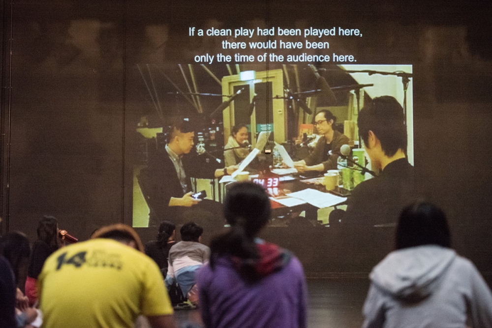 11 20170223 review confronting the absent audience 1