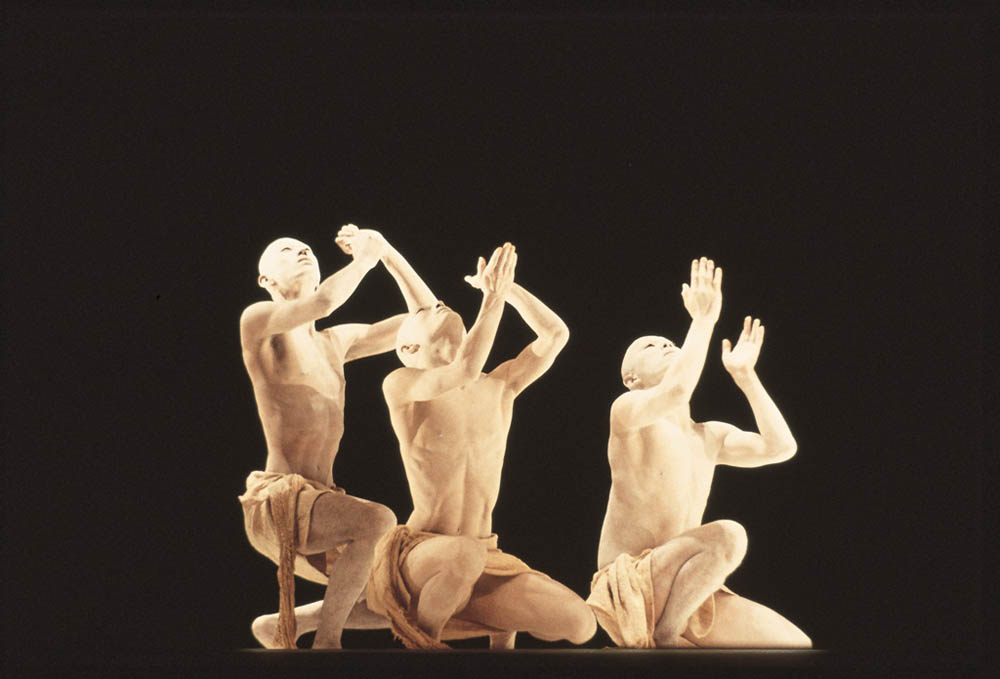 review kagemi beyond the metaphors of mirrors 2