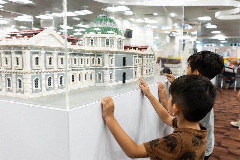 Building History: Monuments in Bricks & Blocks