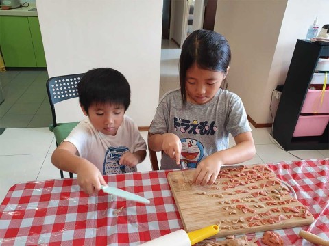 Oodles of Noodles: Inter-generational Food-making Session