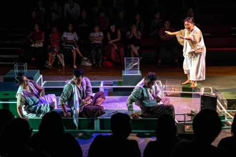 【剧评】把握不住的 Tanah Air